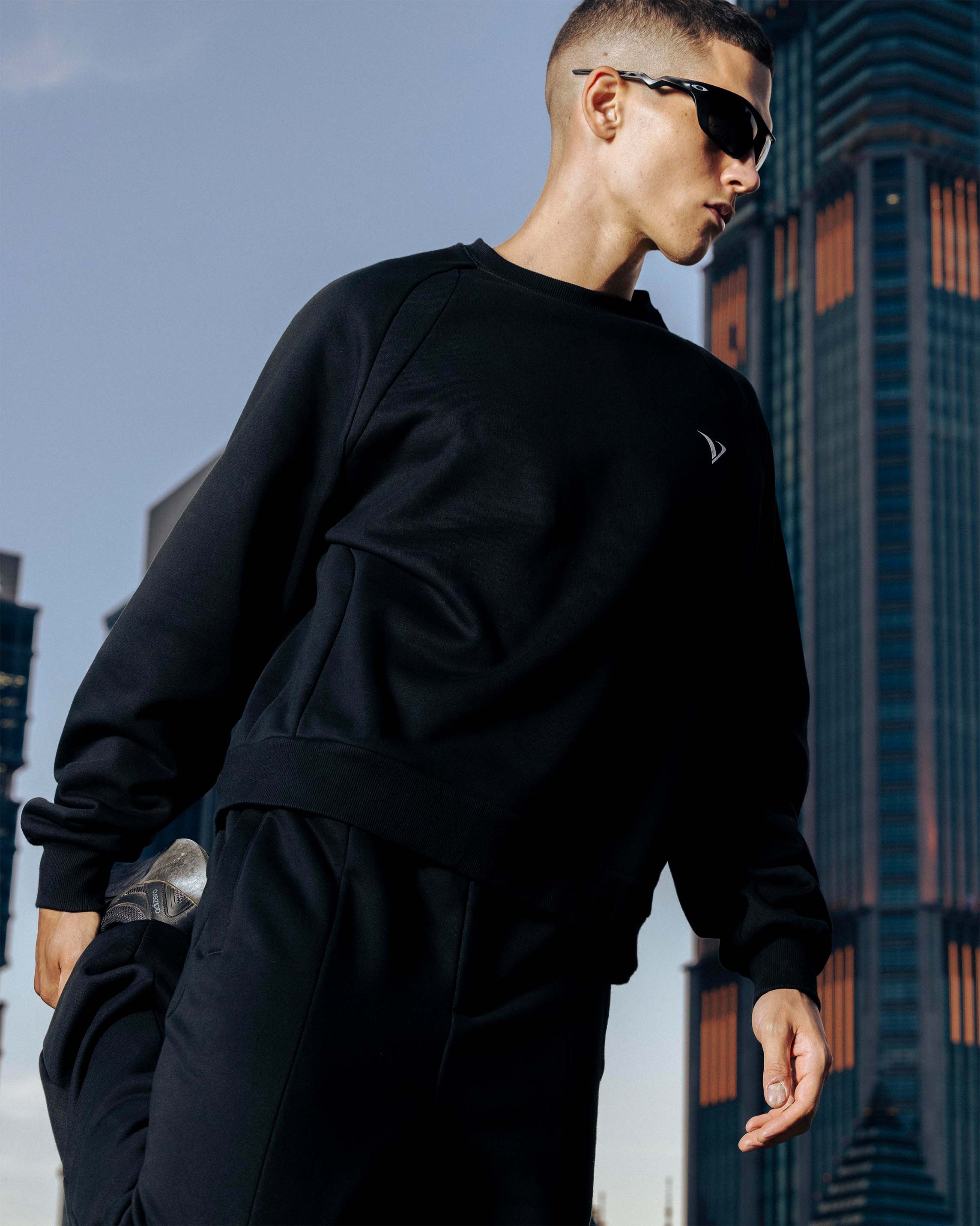 ACTIVEWEAR SWEATER BLACK - Image 2