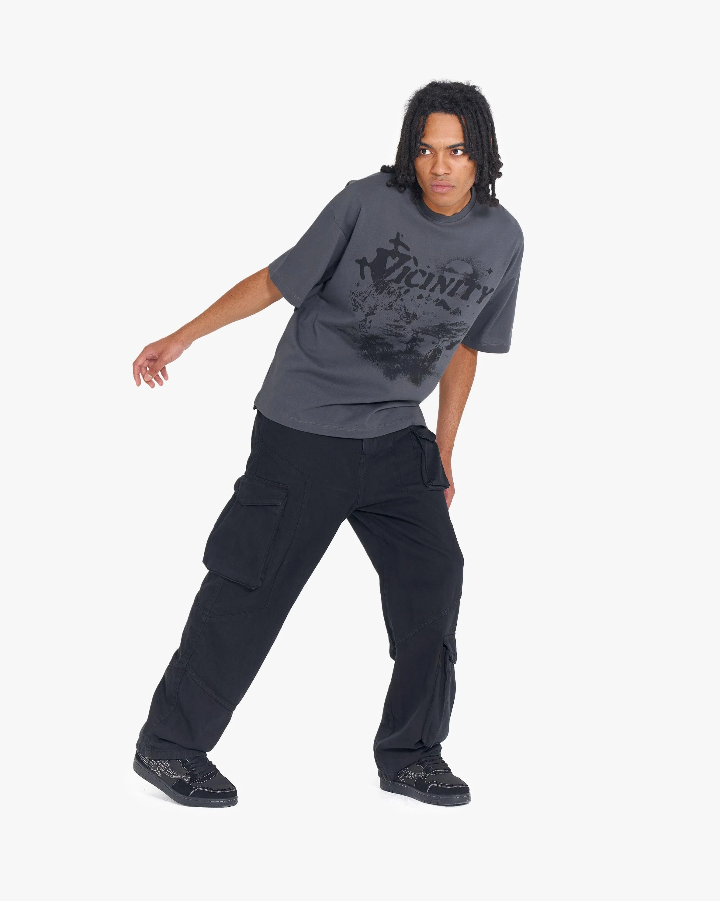HIDDEN HILLS TEE DARK GREY - Image 7